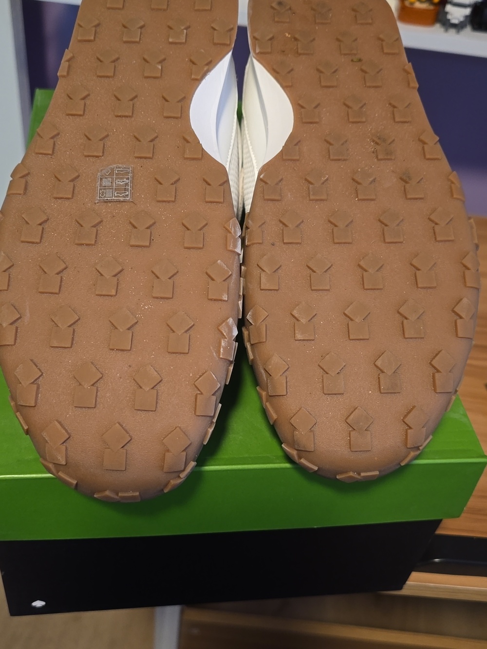 K AS IN KATE RUNNER SNEAKERS - Picture 6 of 8